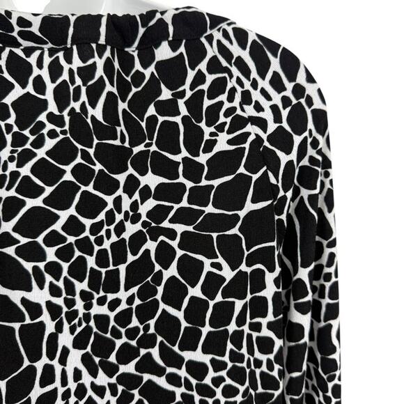 Chicos Travelers Womens Slinky Liquid Knit Animal Print Long Sleeve Top sz 1 / M - Picture 13 of 16
